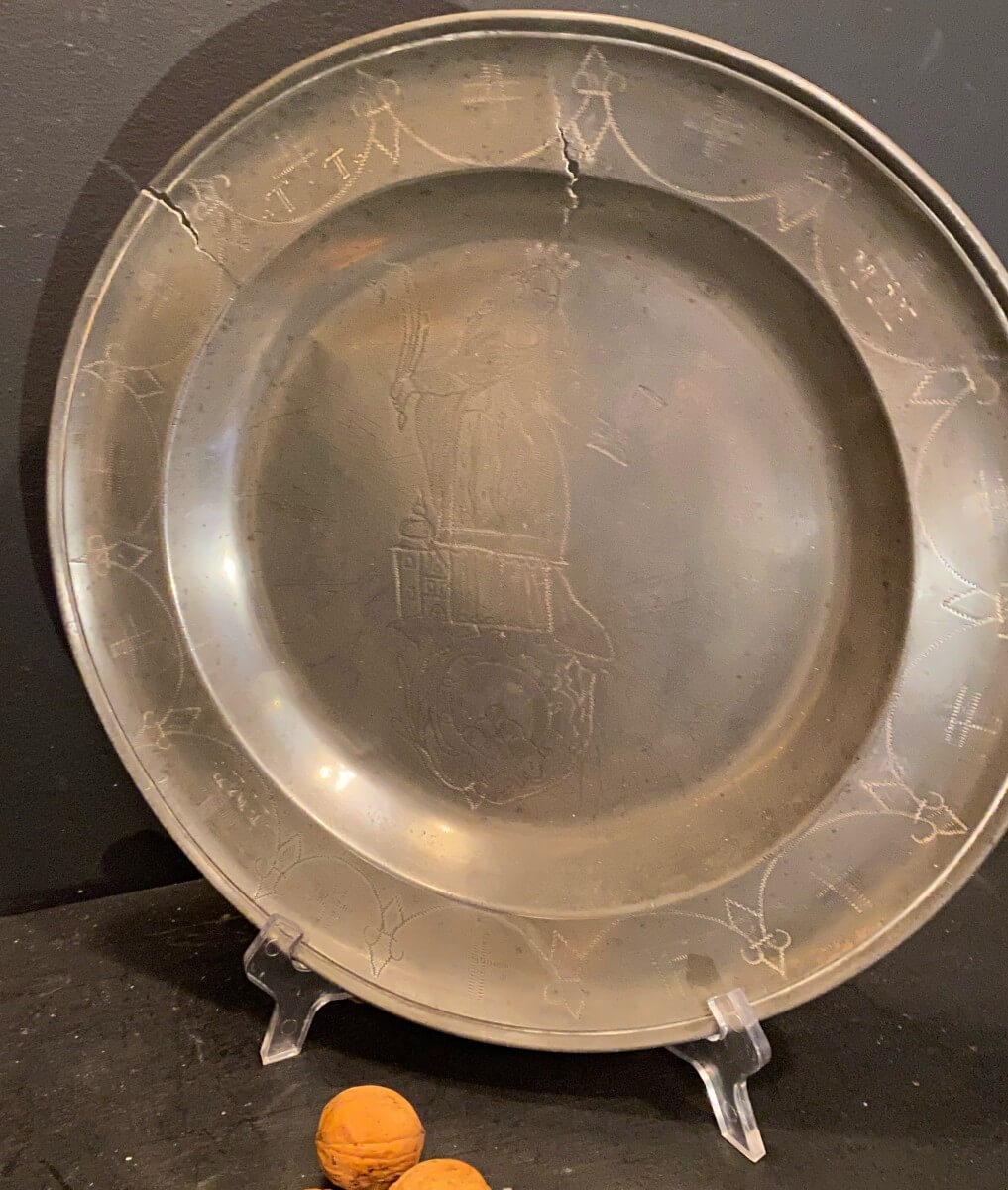 Plat En étain Du XVIII°, Sainte Barbe