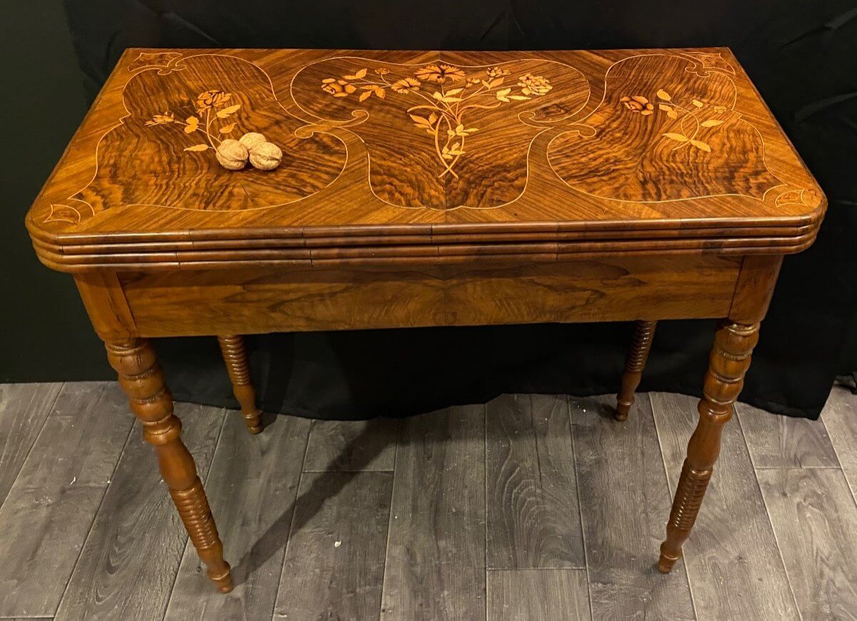 Table à Jeux En Noyer Et Marqueterie