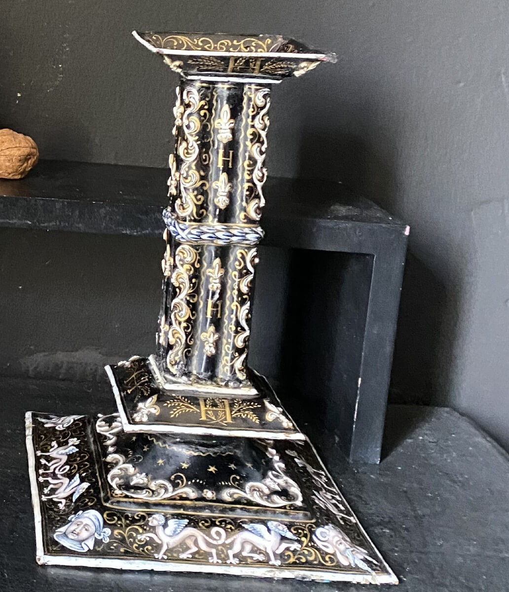 paire de bougeoirs en émail sur cuivre