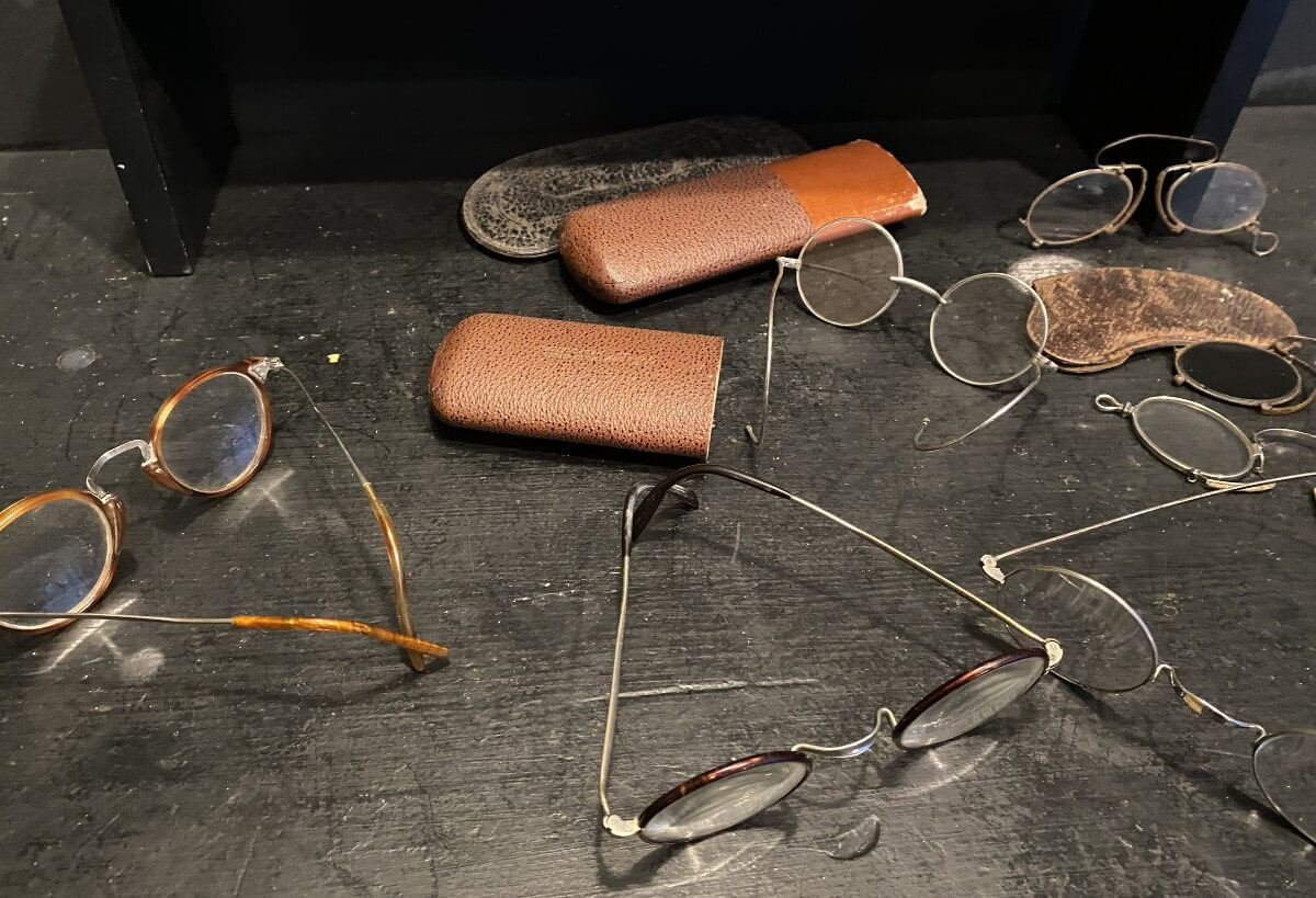 sept paires de lunettes