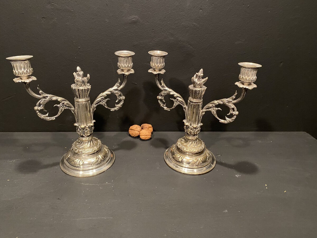 paire de chandeliers en métal argenté