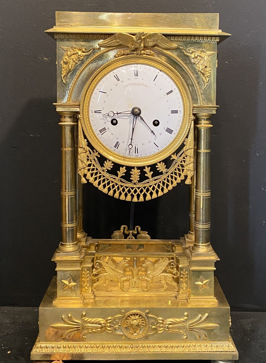 pendule au quantième de Gaston Jolly