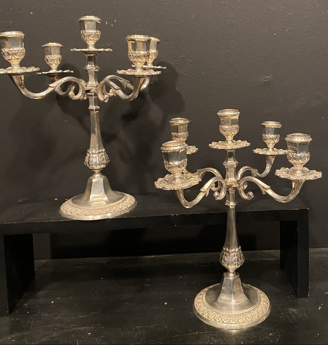 paire de petits chandeliers en métal argenté