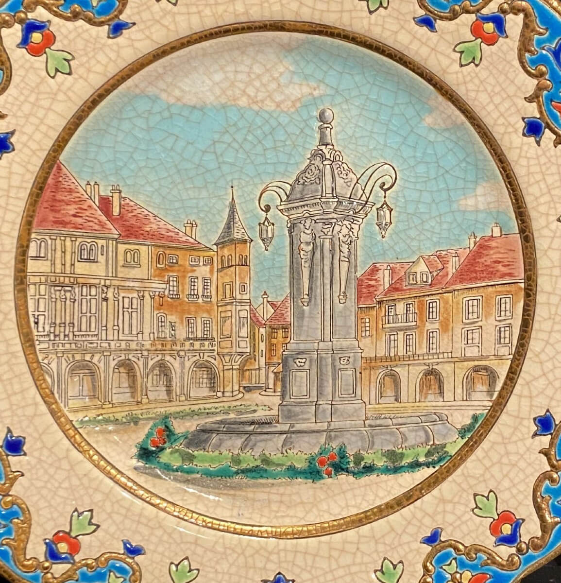 plat de longwy représentant la place Duroc de Pont à Mousson