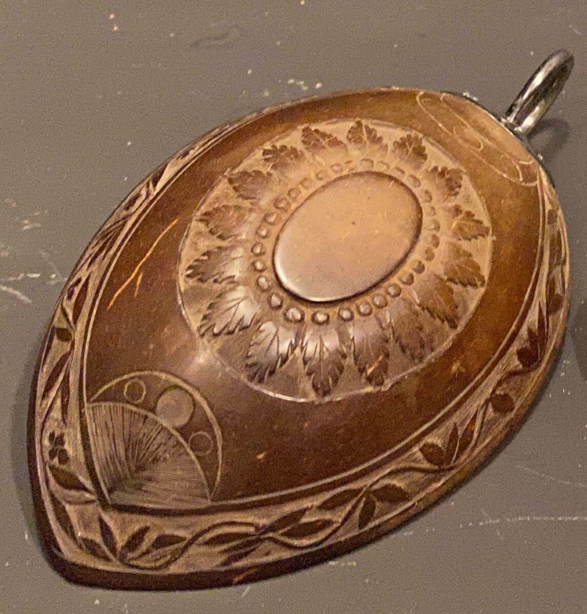 coupe en noix de coco sculptée