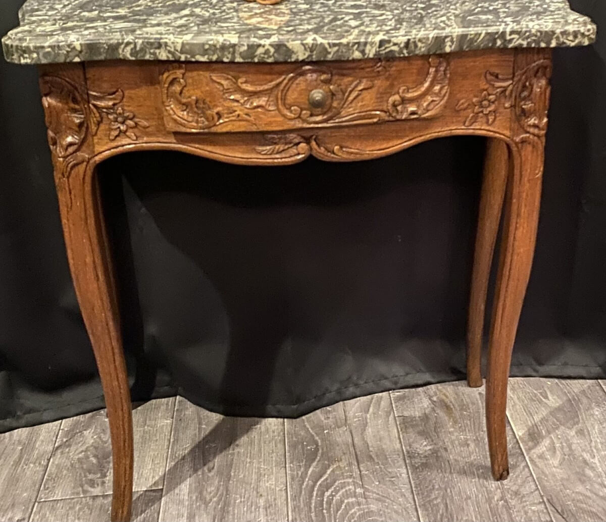 console en chêne de très petite dimension
