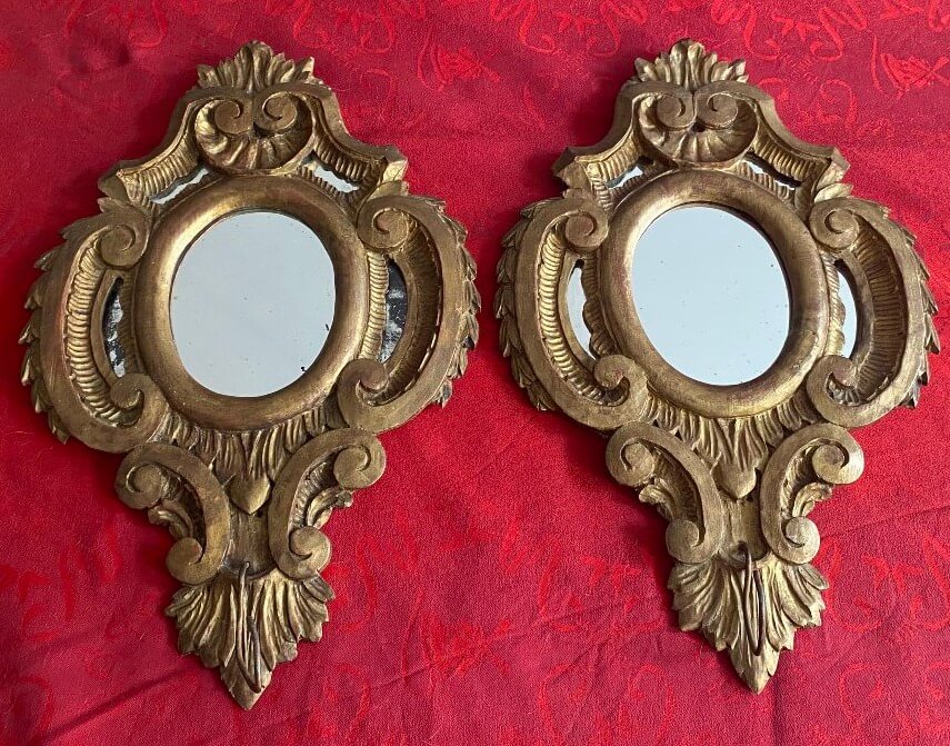 paire de miroirs en bois doré