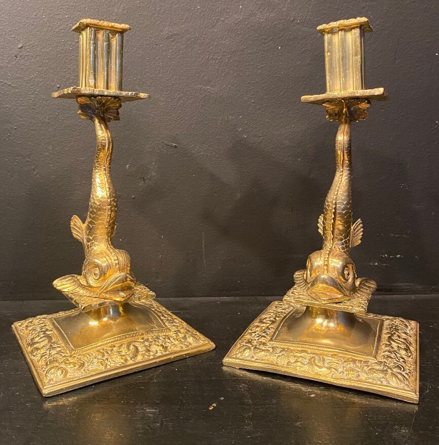 paire de bougeoirs " au dauphin ".