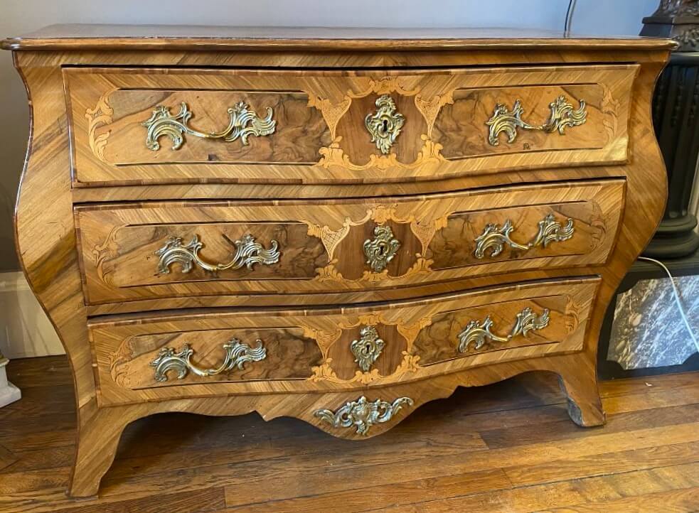commode galbée d'époque Louis XV