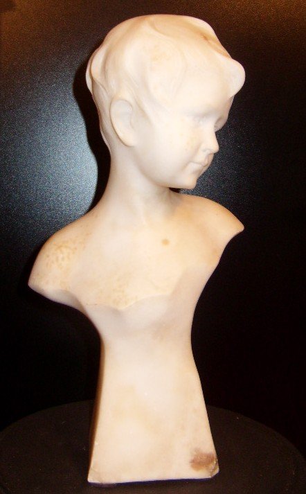 Buste De Jeune Homme En Albâtre