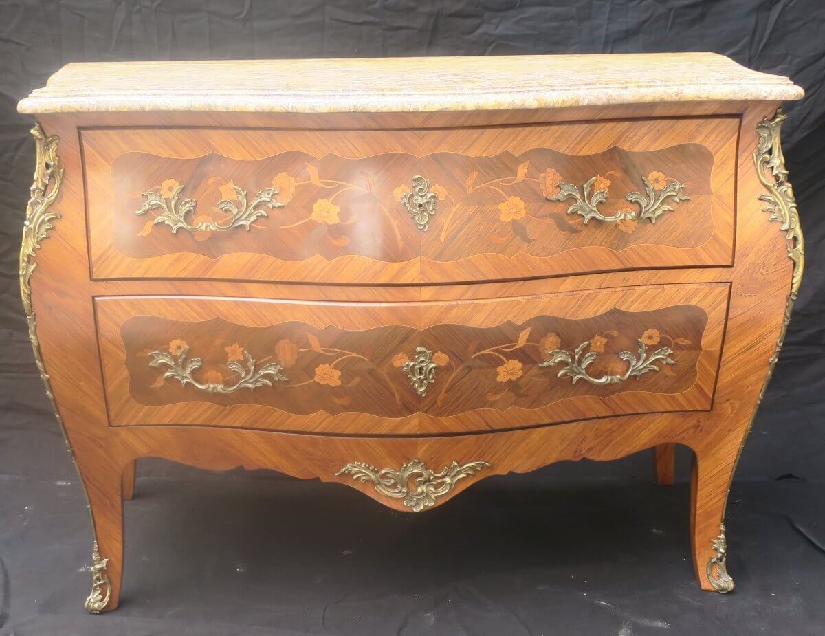 Commode Sauteuse De Style Louis XV