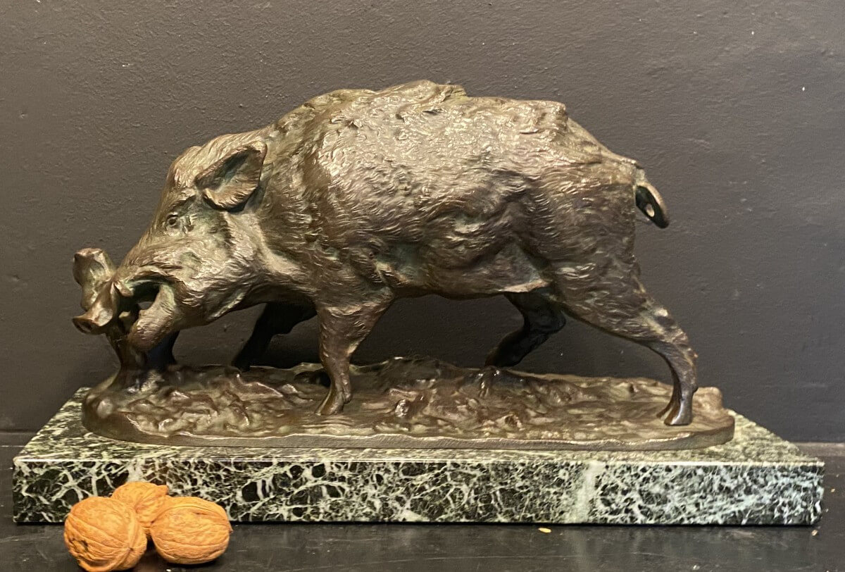 Sanglier bronze de P J Mene