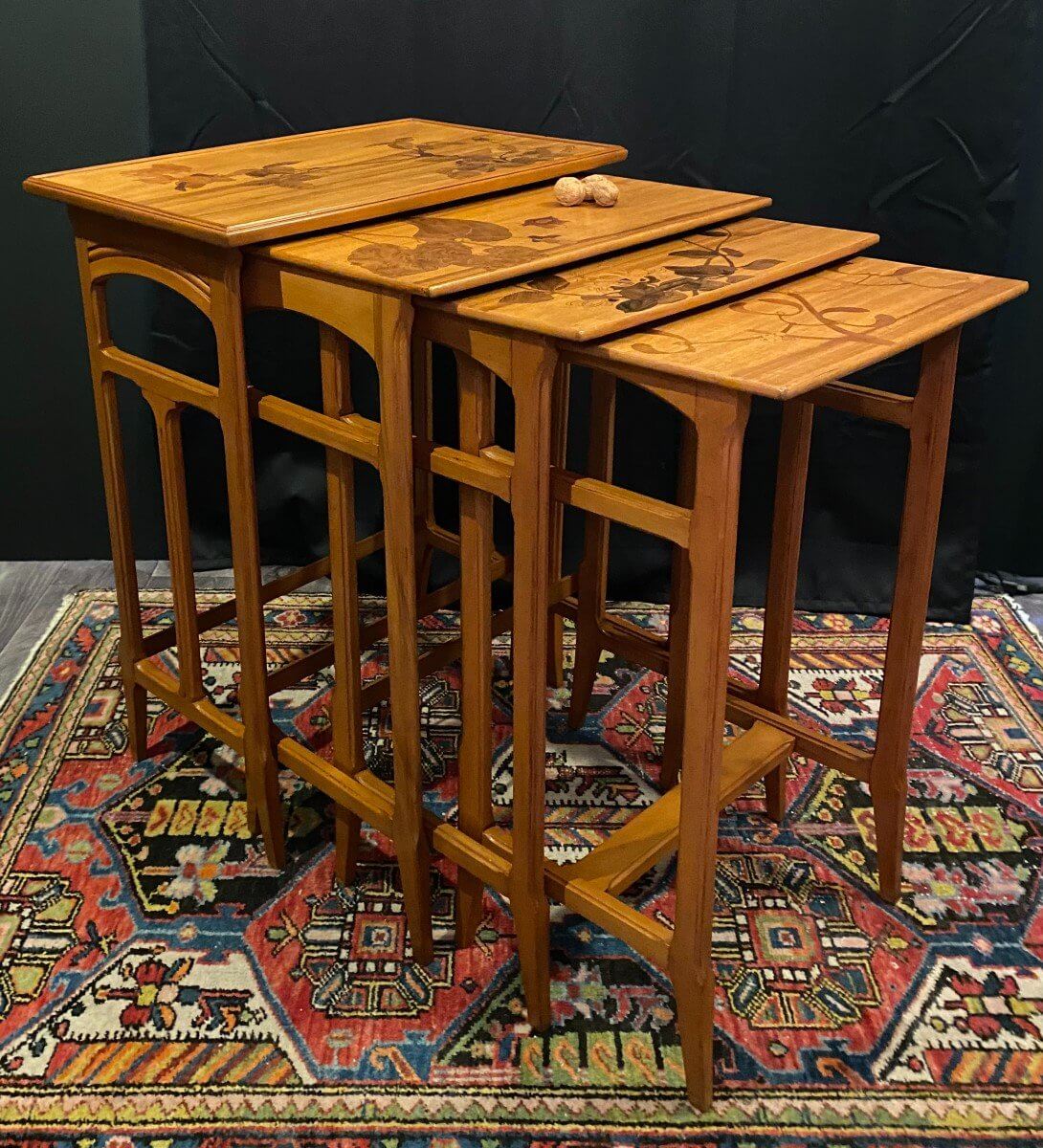 Tables Gigognes  Ecole de Nancy Signées Majorelle