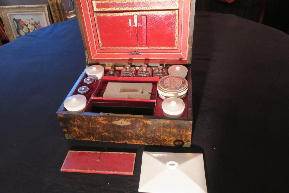 coffret Napoléon III, Nécessaire de voyage