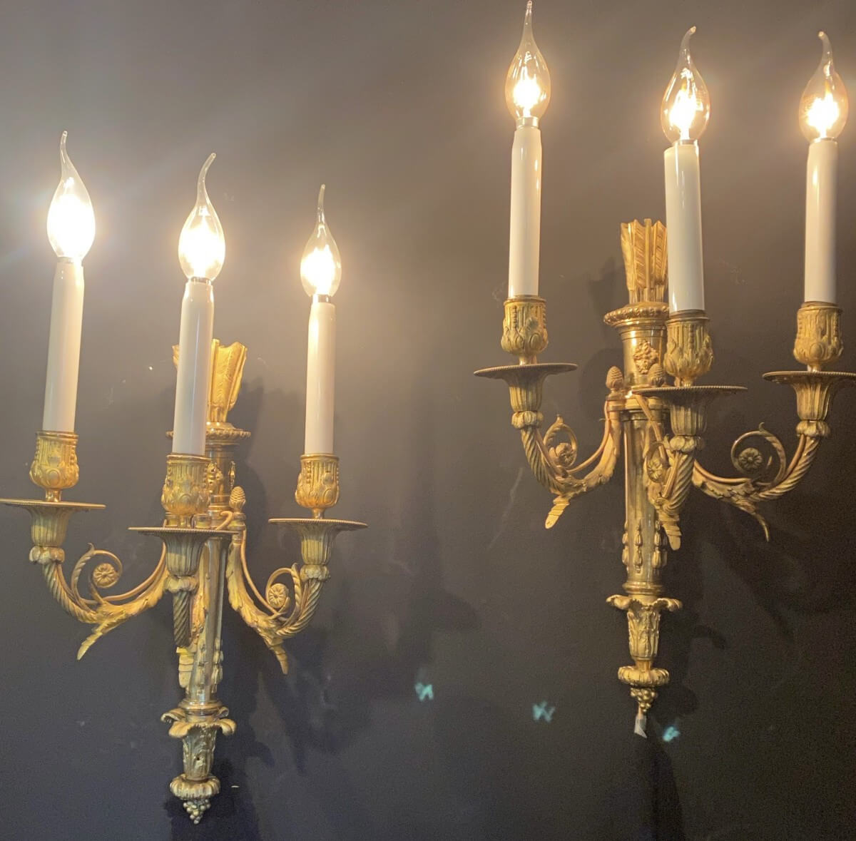 paire d'appliques à trois bras de lumière
