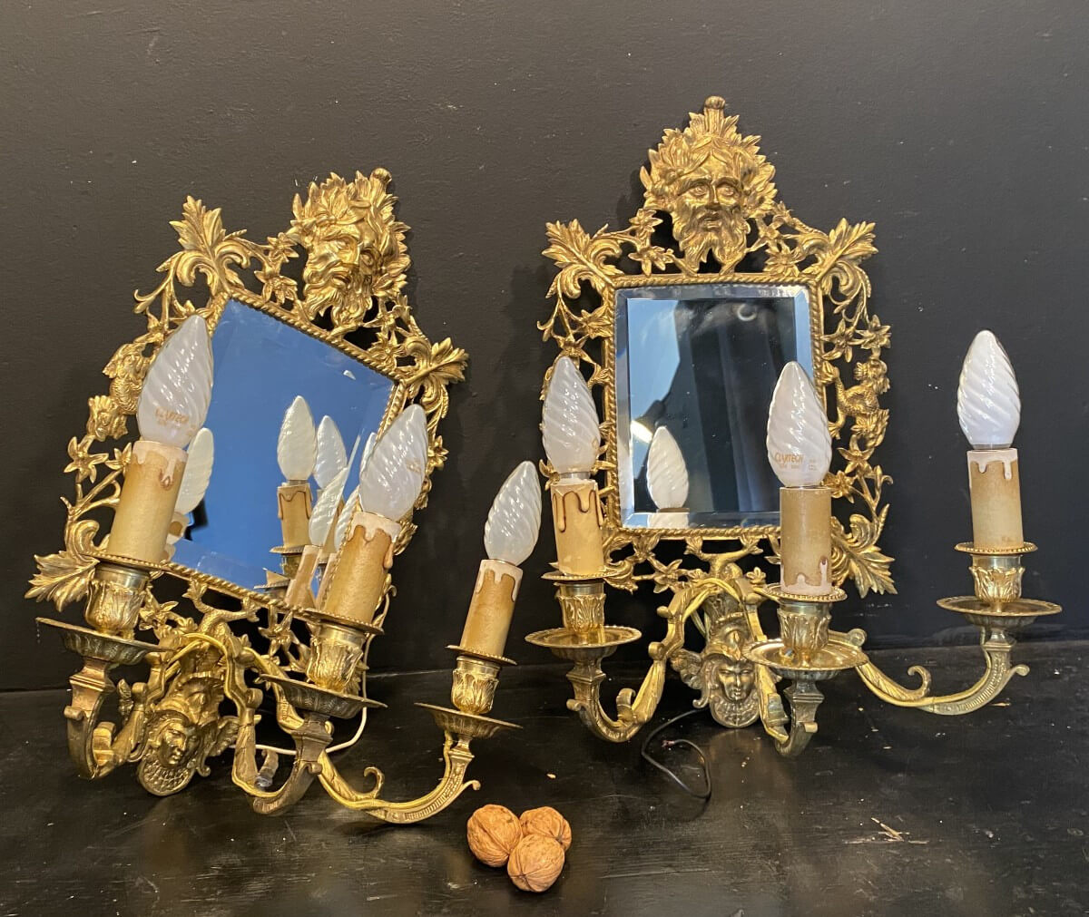 paire d'appliques à deux bras de lumière