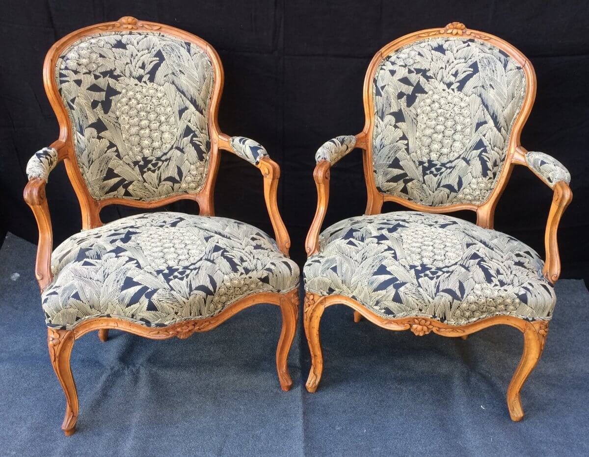 Deux Fauteuils Louis XV d'époque XVIII°