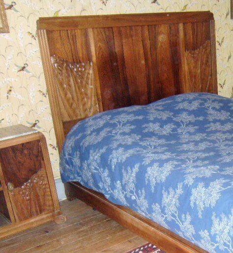 Chambre à Coucher Gauthier Et Poinsignon : 1 Lit, 2 Chevets, 2 Chaises Et 1 Armoire