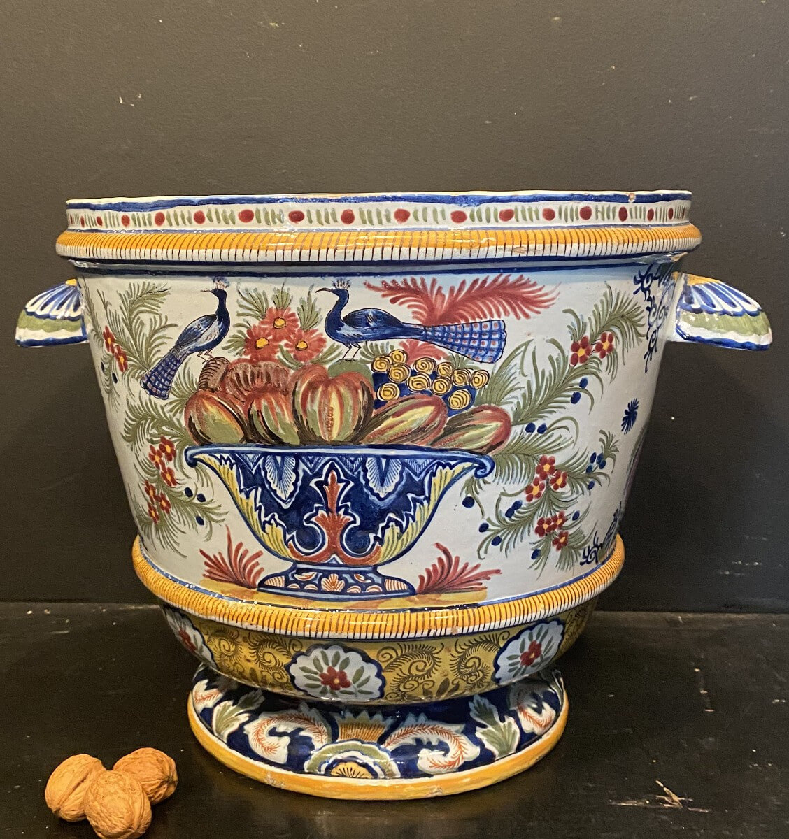 grand cache pot en faïence marqué AK