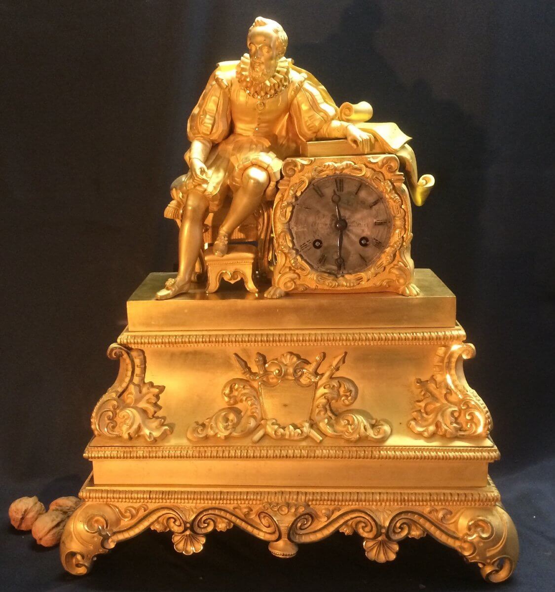 Pendule, Représentant  Henri IV Présentant Les Comptes Publiques En 1606En Bronze Doré