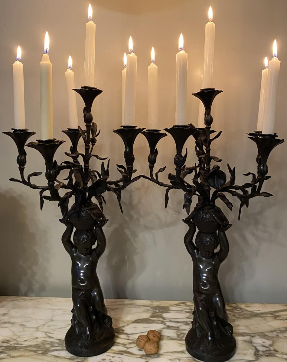paire de candélabres en bronze à patine brune de daubree