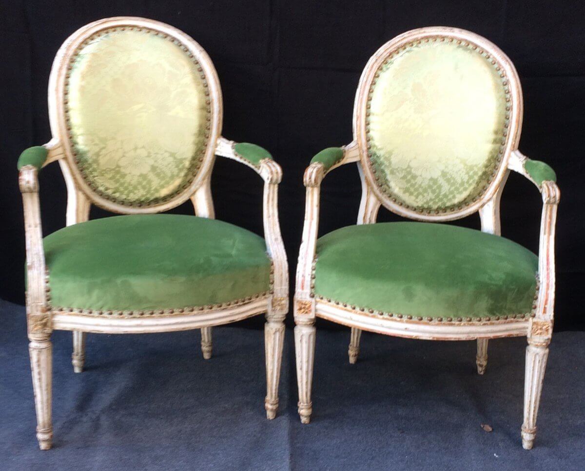 Paire De Fauteuils Médaillon XVIII°