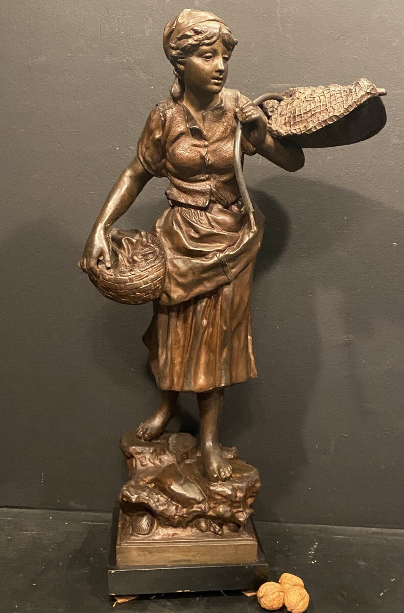 Statue En Régule, La Pêcheuse De Crevettes.