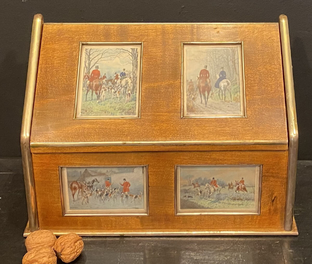 boite à courriers, orné de gravures
