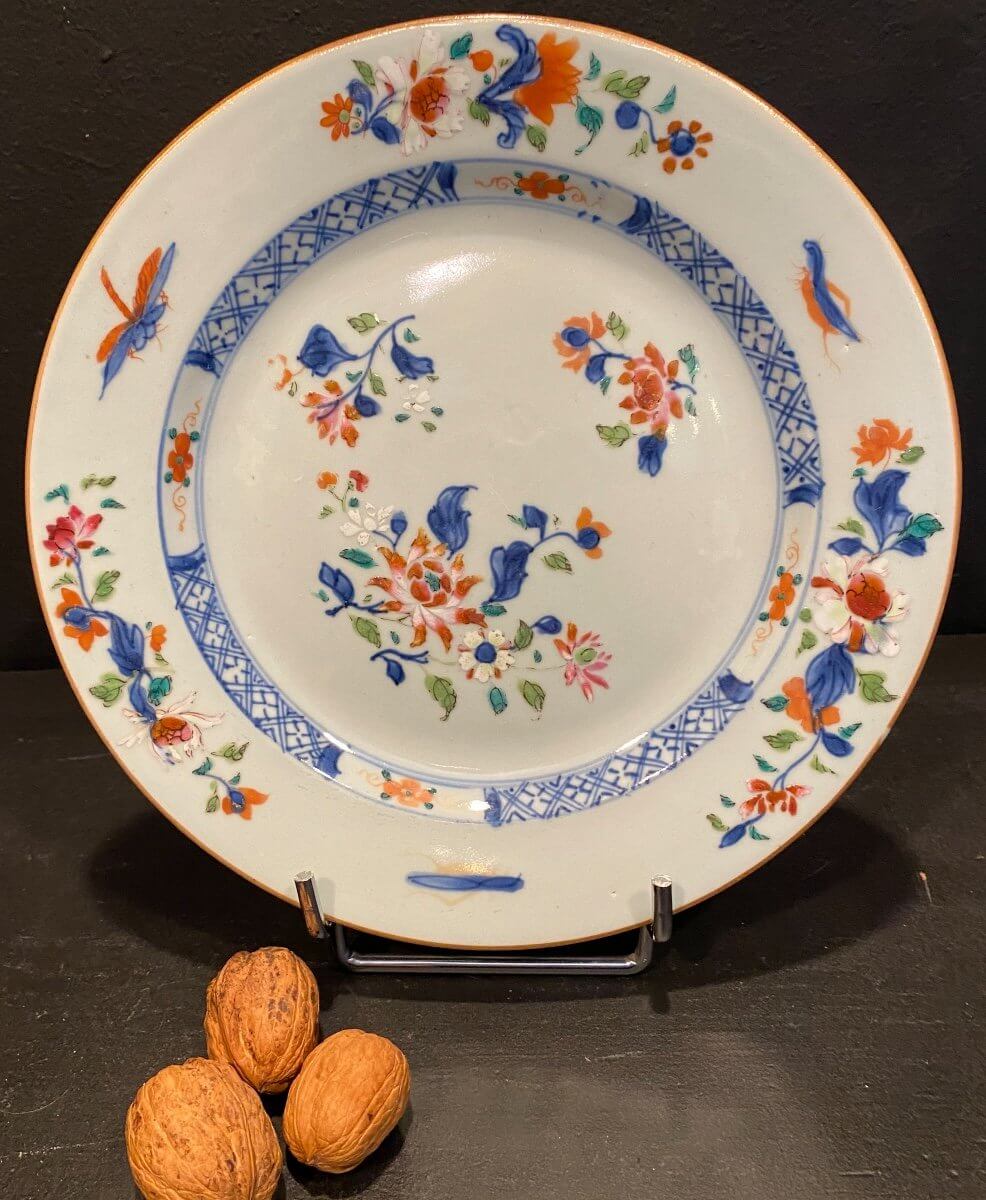 Assiette à Décor De Fleurs Et d'Insectes