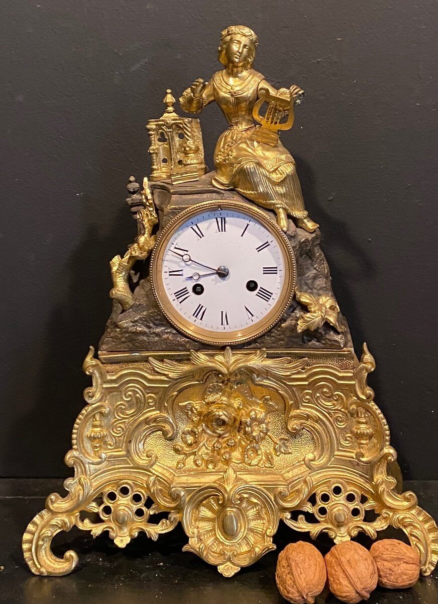 Pendule De Style Troubadour, XIX° siècle