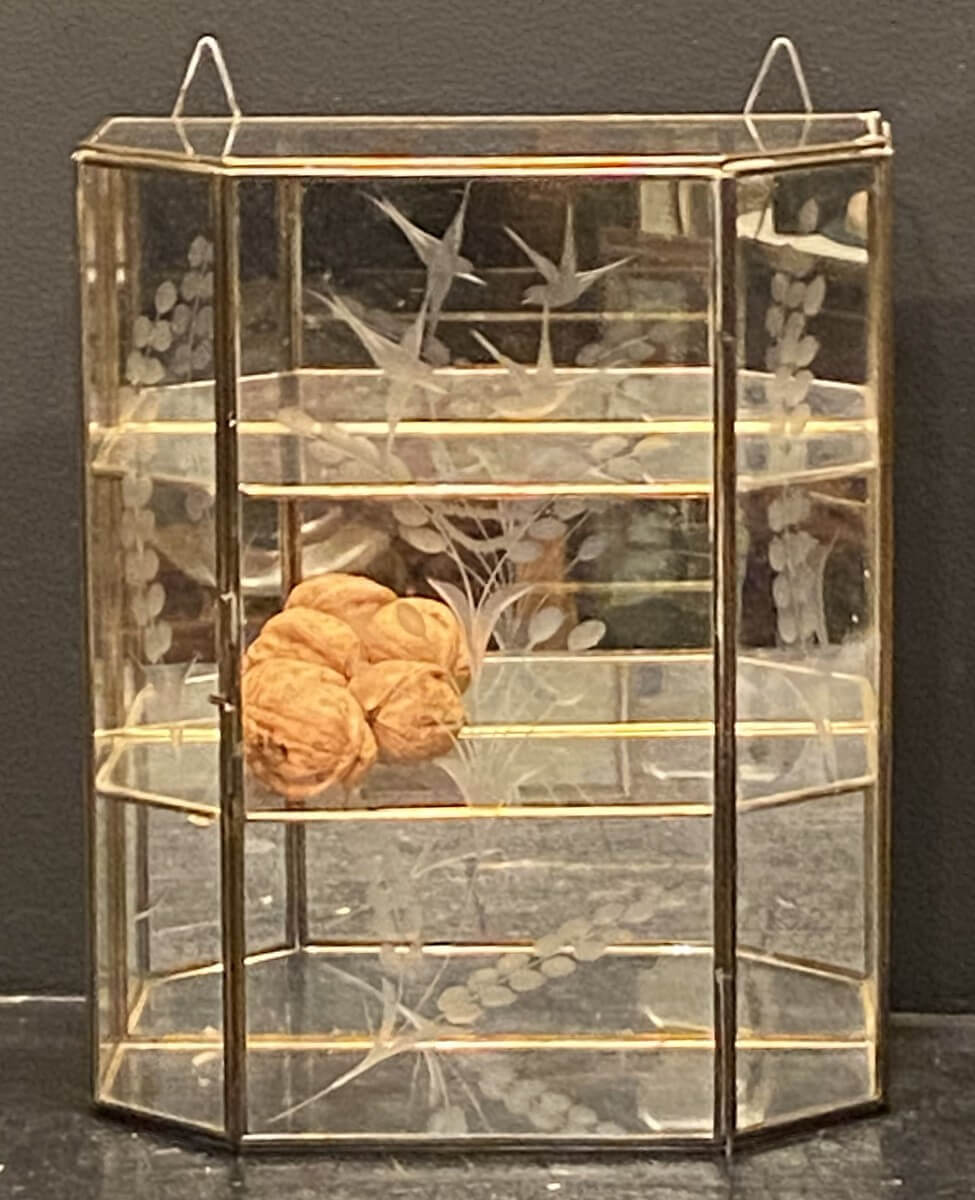 mini vitrine à suspendre