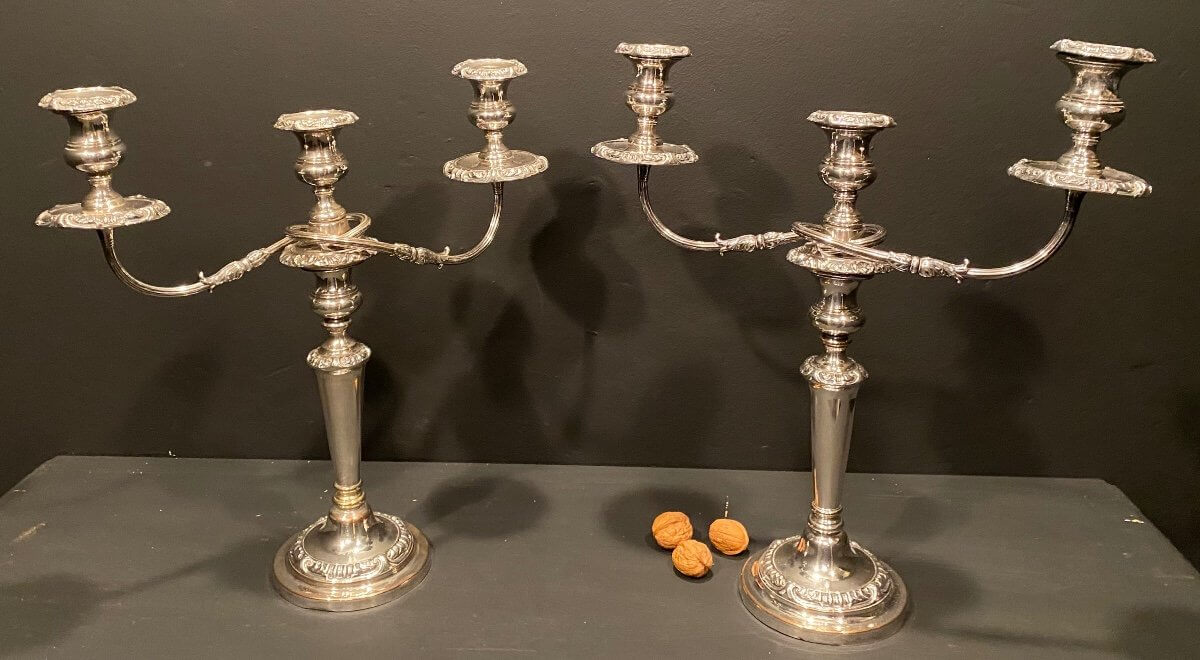 Paire De Candélabres En Métal Argenté