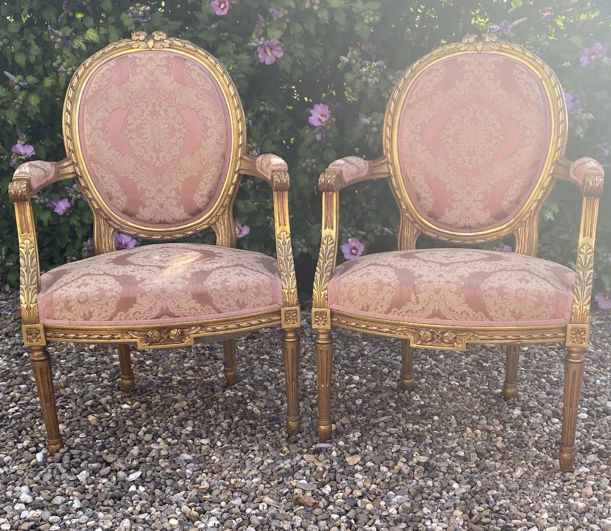 paire de fauteuils en bois doré