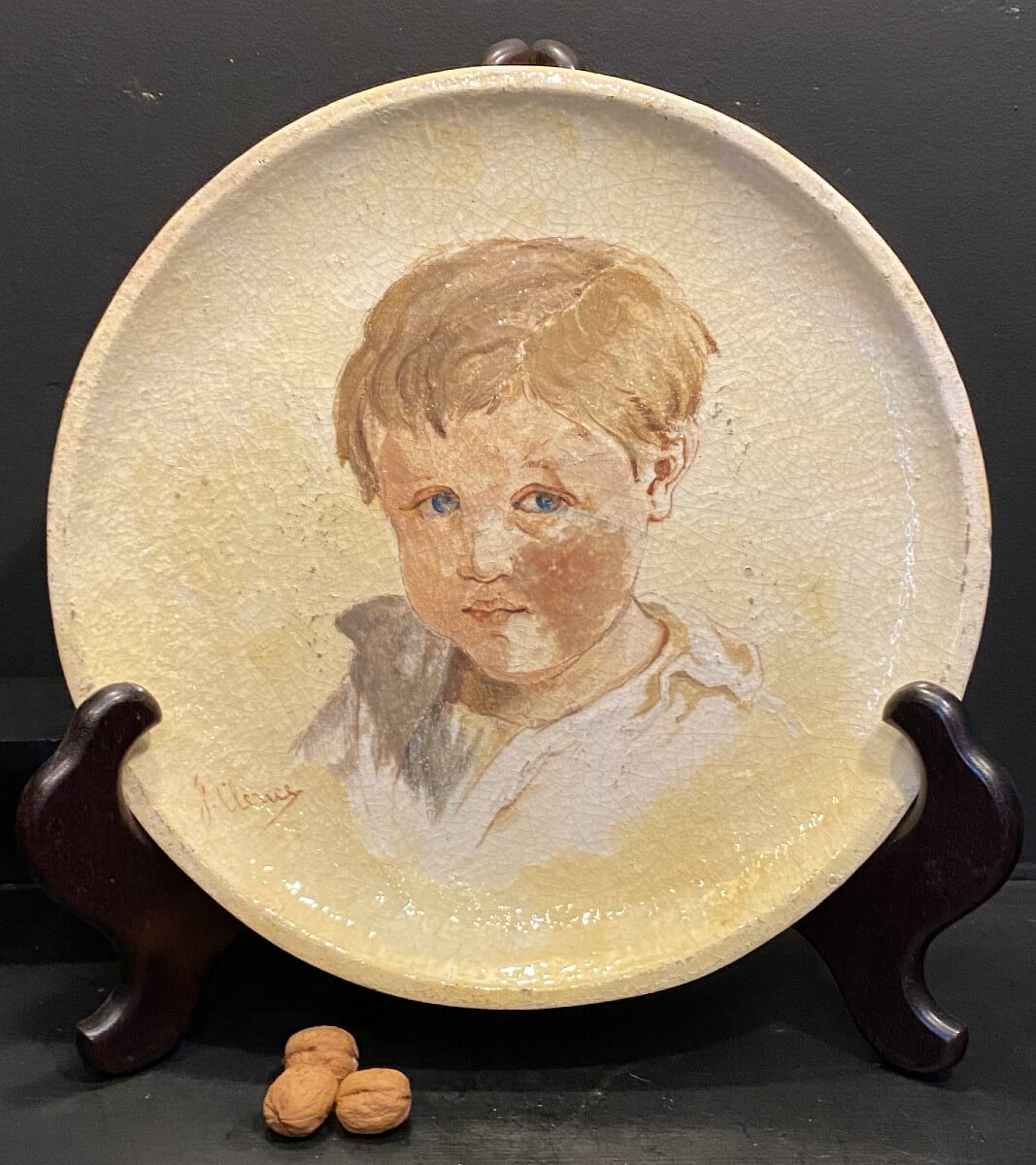 très grand plat, portrait d'enfant signé Clérice