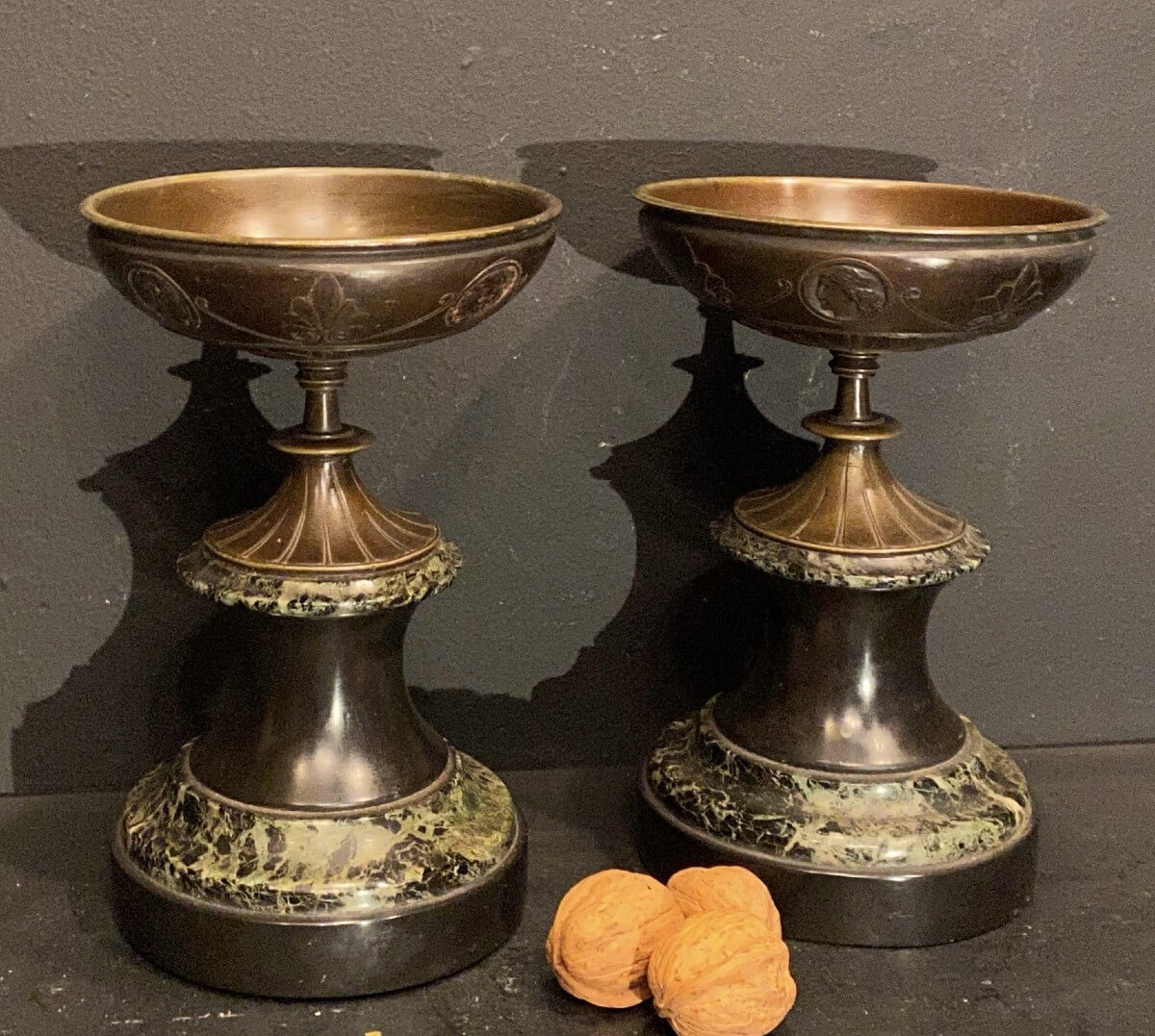 Paire De Coupes En Bronze Et Marbre