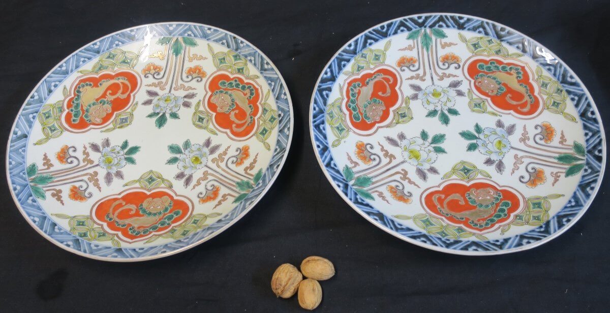 Paire De Plats En Porcelaine XIX°, Imari